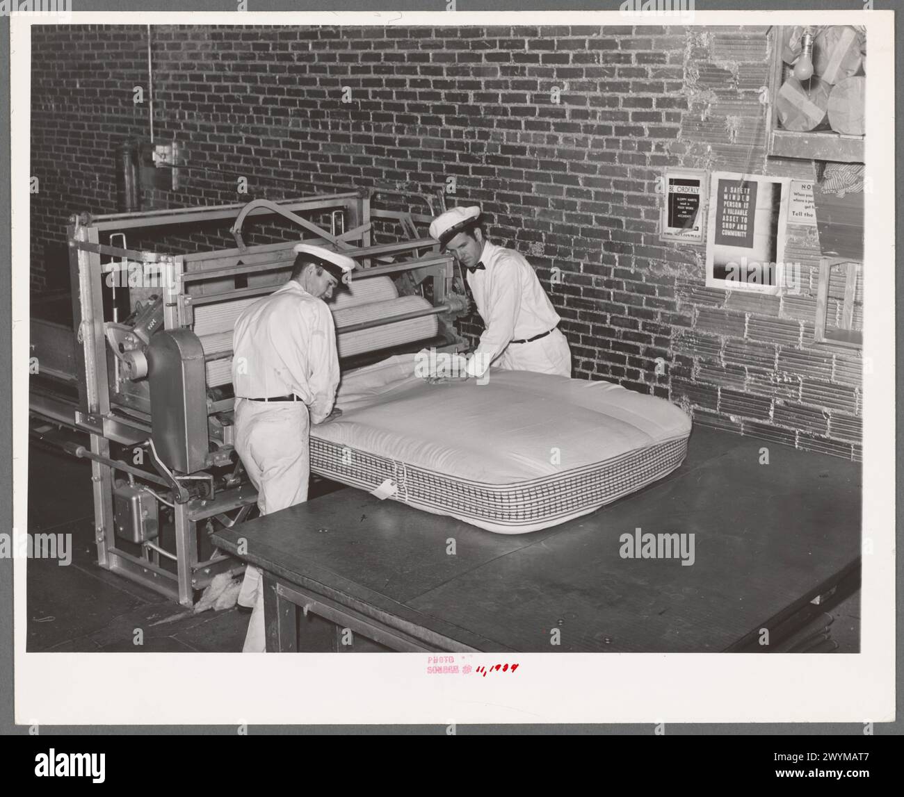 Matelas de remplissage avec linters de coton. Usine de matelas. San Angelo, Texas Banque D'Images