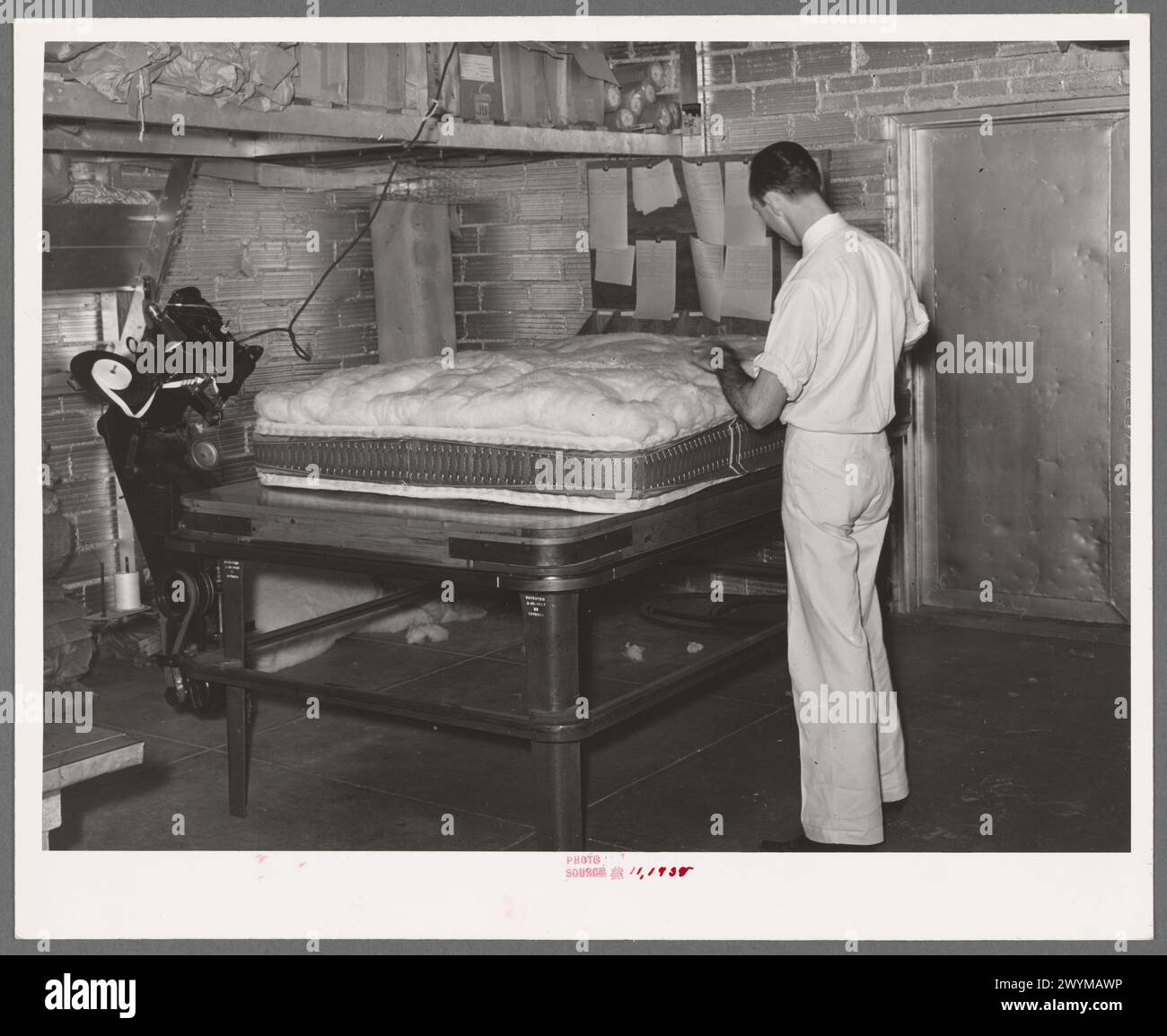 Matelas avant la mise en place de la housse. Usine de matelas. San Angelo, Texas Banque D'Images