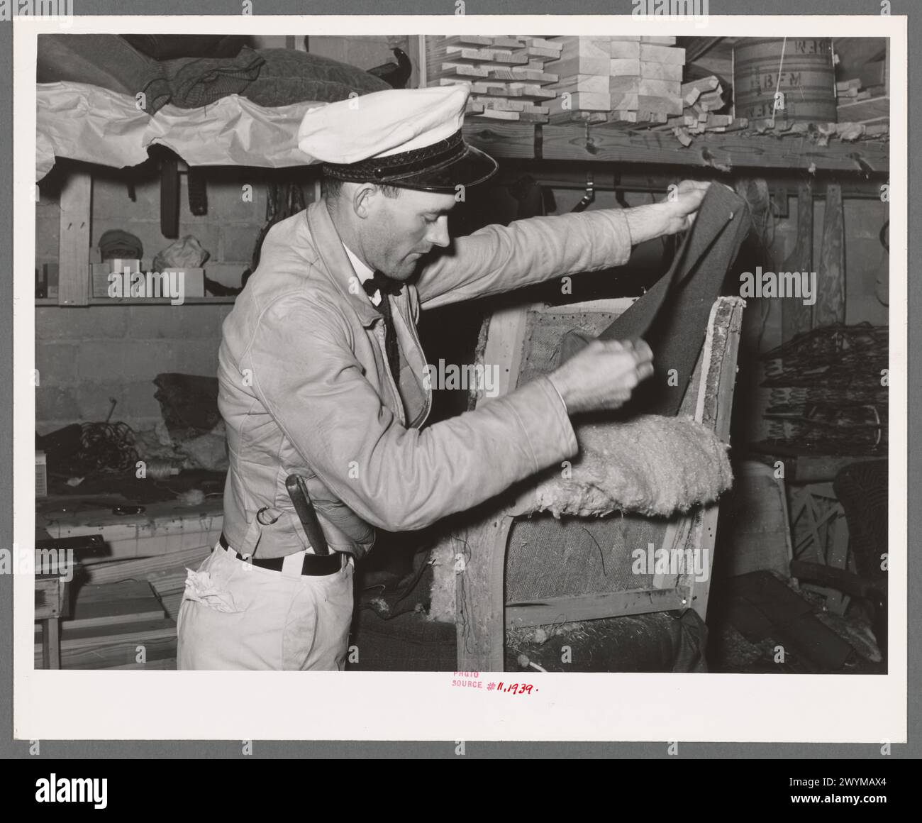 Unholiser une chaise à l'usine de matelas. San Angelo, Texas Banque D'Images