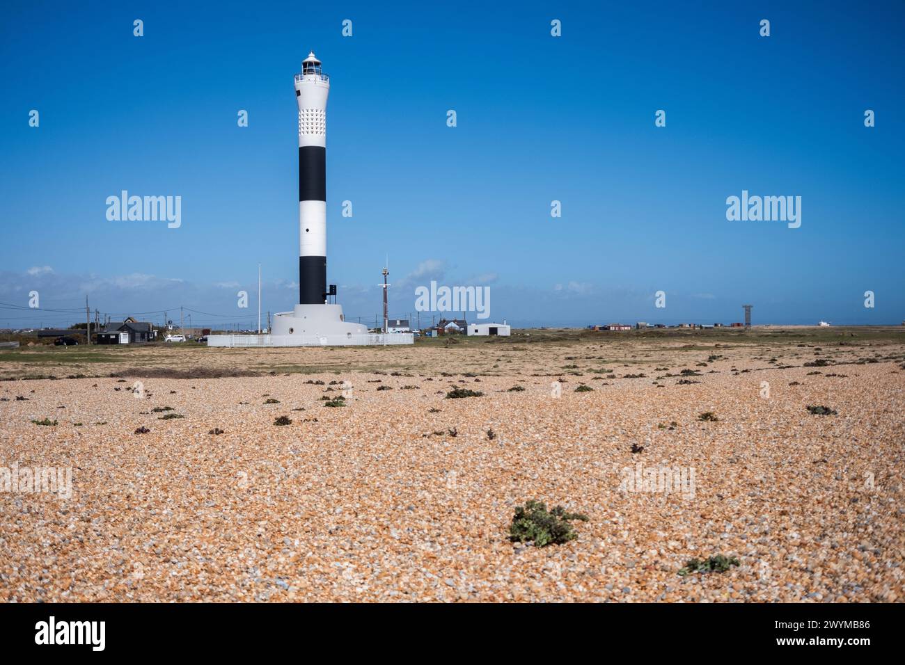 Dungeness Météo Royaume-Uni 7 avril 2024 . Embrassez le charme balayé par le vent : des intervalles ensoleillés le long des côtes de Dungeness et Romney Marsh. Crédit : Paul Chambers Alamy Live Nouveau crédit : pcpexclusive/Alamy Live News Banque D'Images