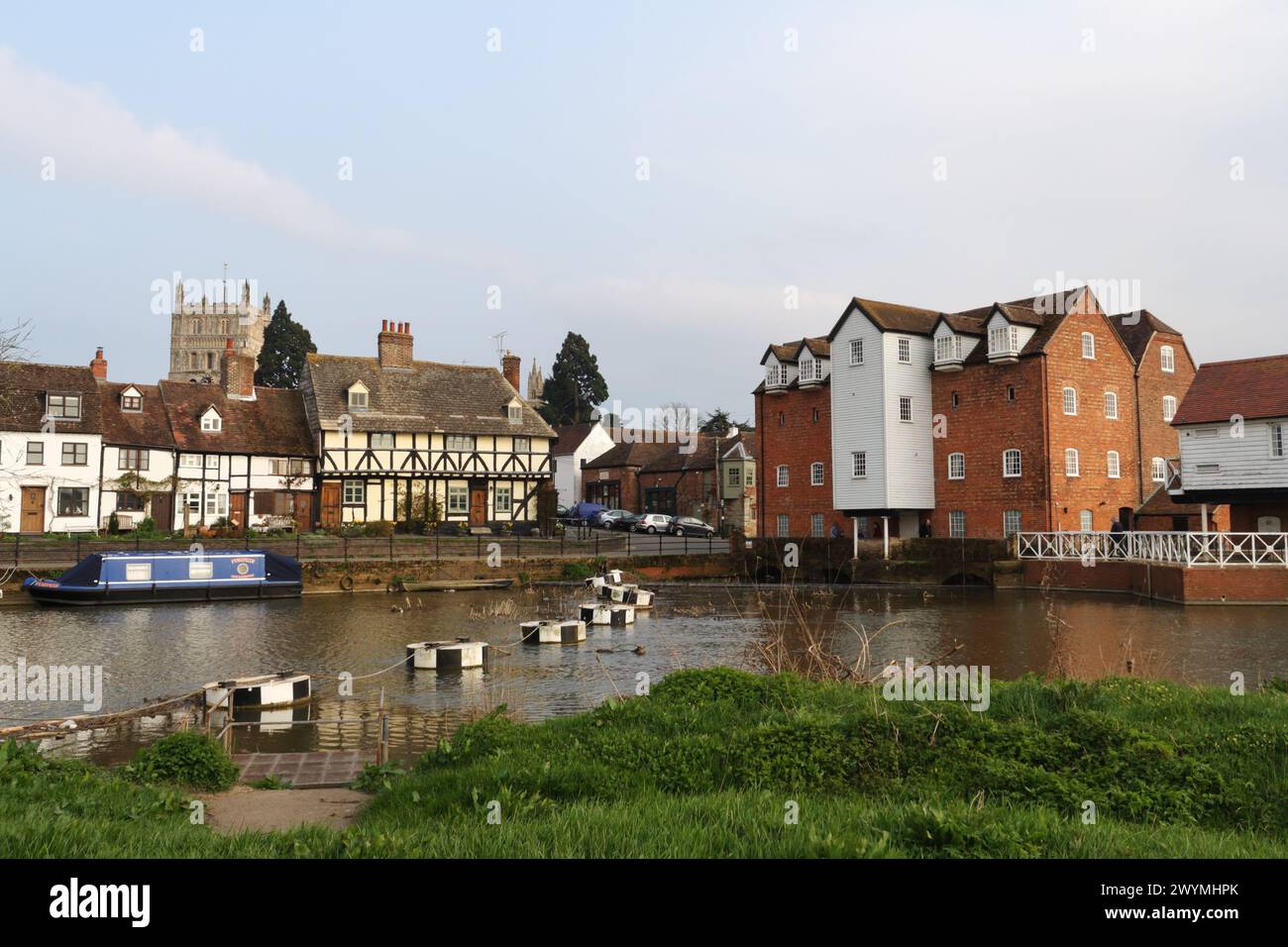 Riverside Mill Bank Cottages and the Abbey Mill, River Avon Tewkesbury Angleterre Rural English Town Gloucestershire Waterfront maisons de grade II* classé Banque D'Images