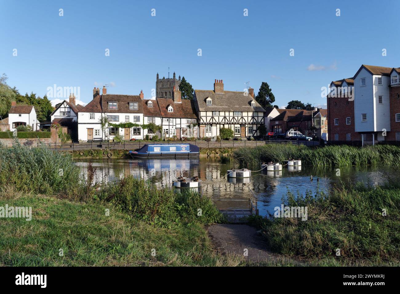 Cottages le long de la rivière Avon à Tewkesbury Gloucestershire Angleterre rural anglais maisons riveraines Banque D'Images