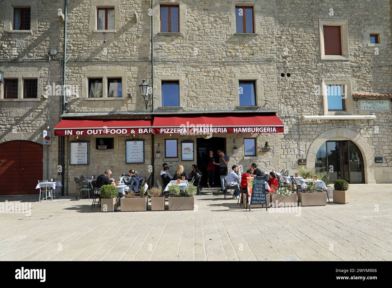 Restaurant à Piazza della Liberta à Saint-Marin Banque D'Images