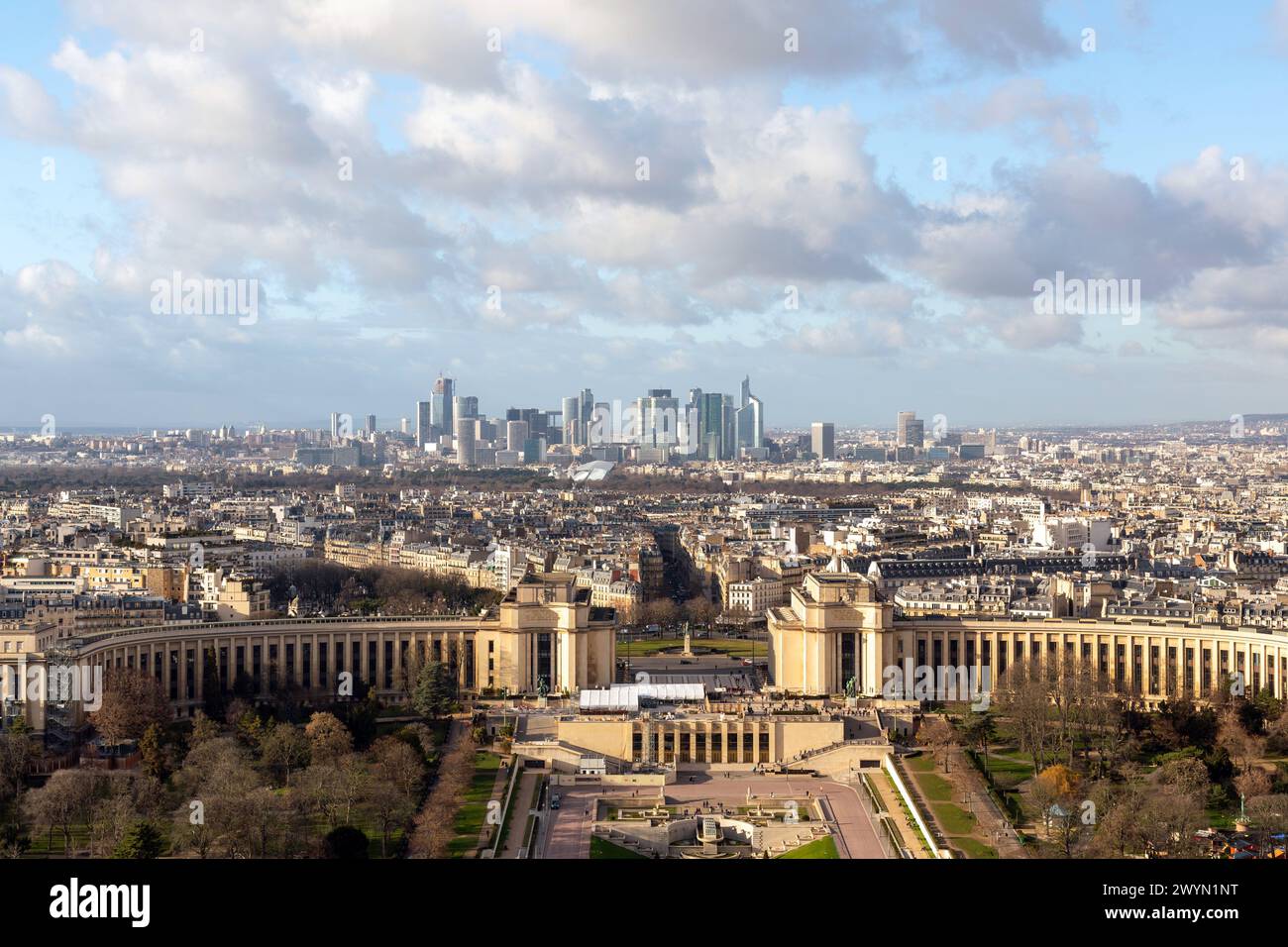 Paris, France - 19 janvier 2022 : le Palais de Tokyo est un bâtiment dédié à l'art moderne et contemporain, situé sur l'avenue du Président-Wilson, P Banque D'Images