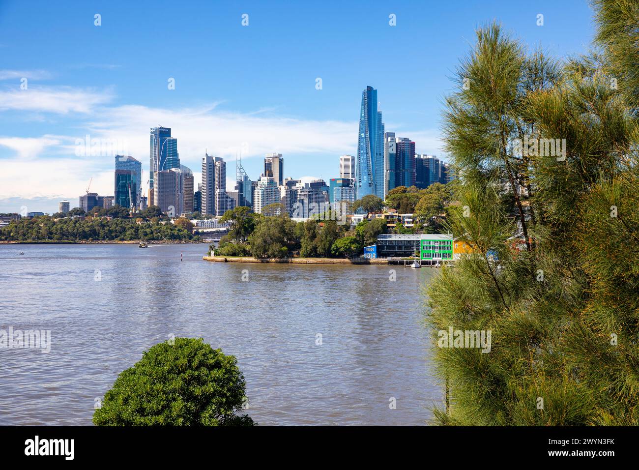 Sydney, Australie, vue sur le port de Sydney et les gratte-ciel du centre-ville, depuis le parc industriel ballast point sur la péninsule de Balmain, Australie Banque D'Images