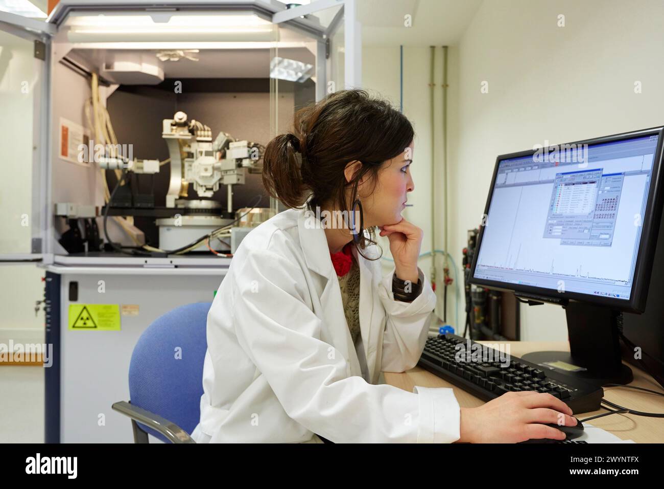 Observation d'un alliage Ti-Al. Diffractomètre à rayons X. Services technologiques à l'industrie. TECNALIA recherche & innovation, Donostia, Saint-Sébastien, Gipuzkoa, pays Basque, Espagne. Banque D'Images