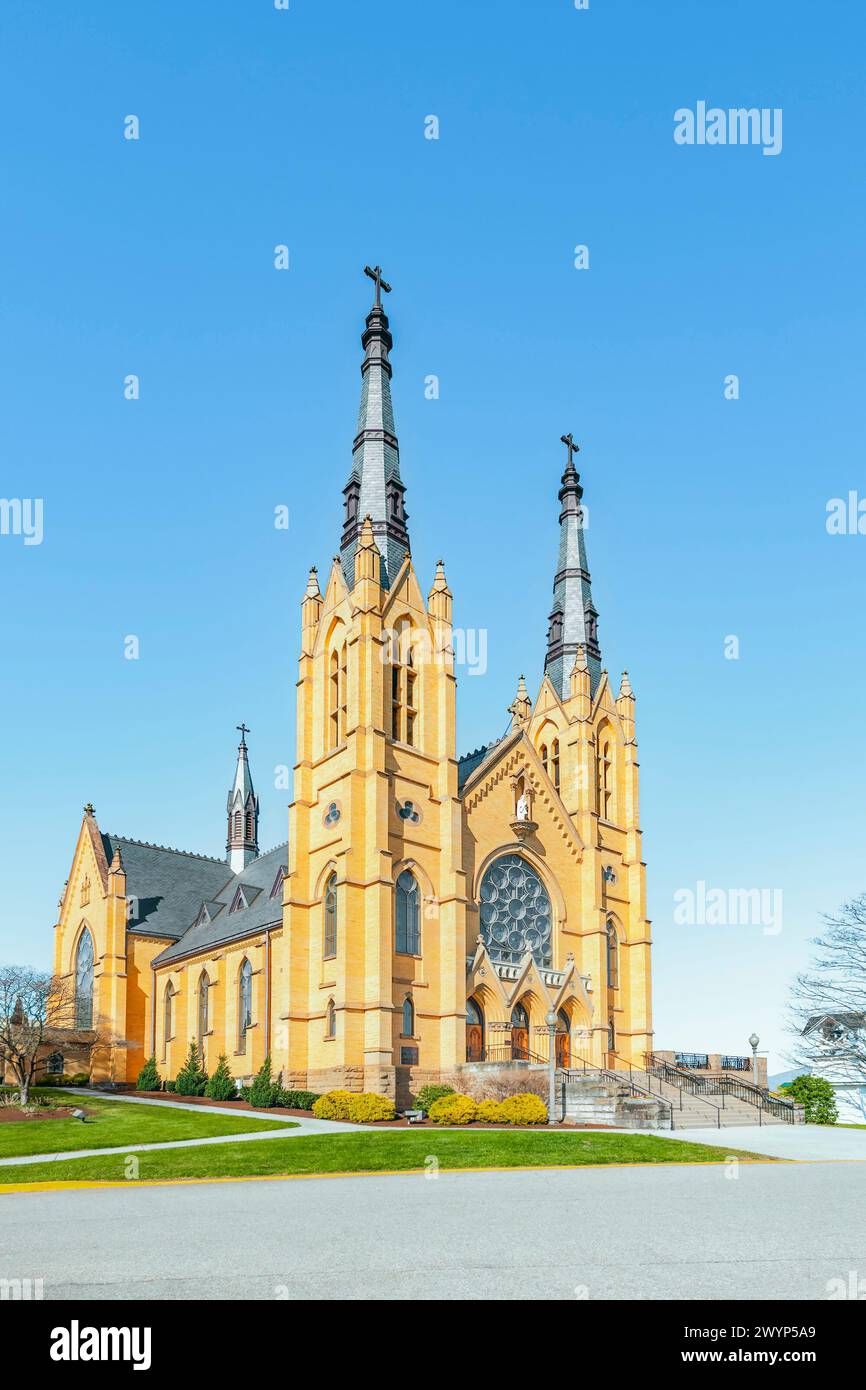 Roanoke, Virginie. USA - 28 mars 2024 - vue extérieure de la Basilique de équipé Andrew (Église catholique romaine d'Andrew) Banque D'Images Roanoke, Virginie. USA - 28 mars 2024 - vue extérieure de la Basilique de équipé Andrew (Église catholique romaine d'Andrew) Banque D'Images