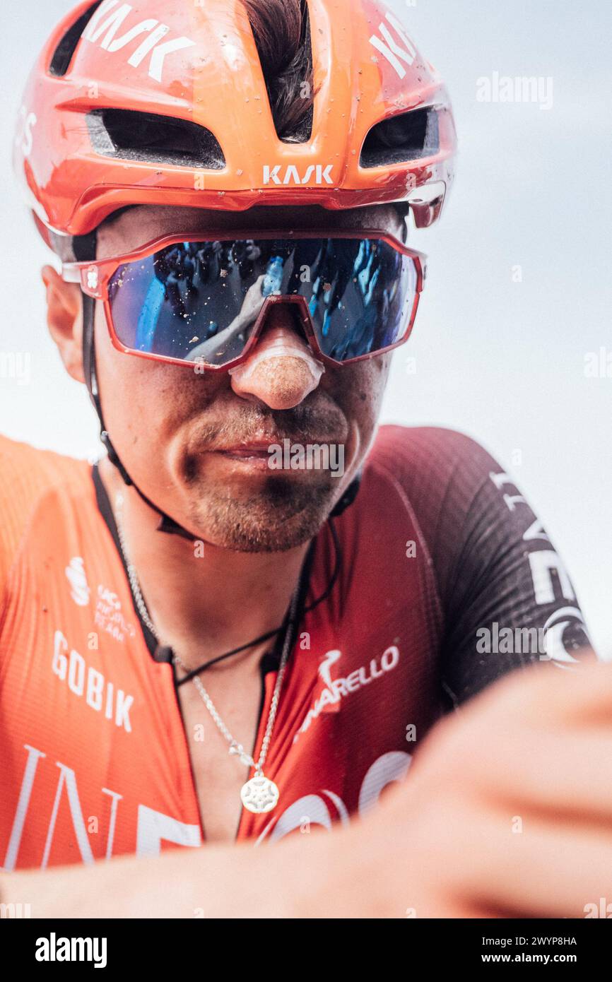 Roubaix, France. 08 avril 2024. Photo par Zac Williams/SWpix.com - 07/04/2024 - cyclisme - 2024 Paris Roubaix - Tom Pidcock, Ineos Grenadiers. Crédit : SWpix/Alamy Live News Banque D'Images