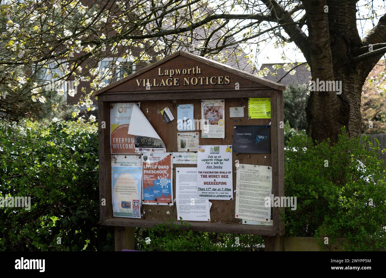 Tableau d'affichage du village de Lapworth, Warwickshire, Angleterre, Royaume-Uni Banque D'Images
