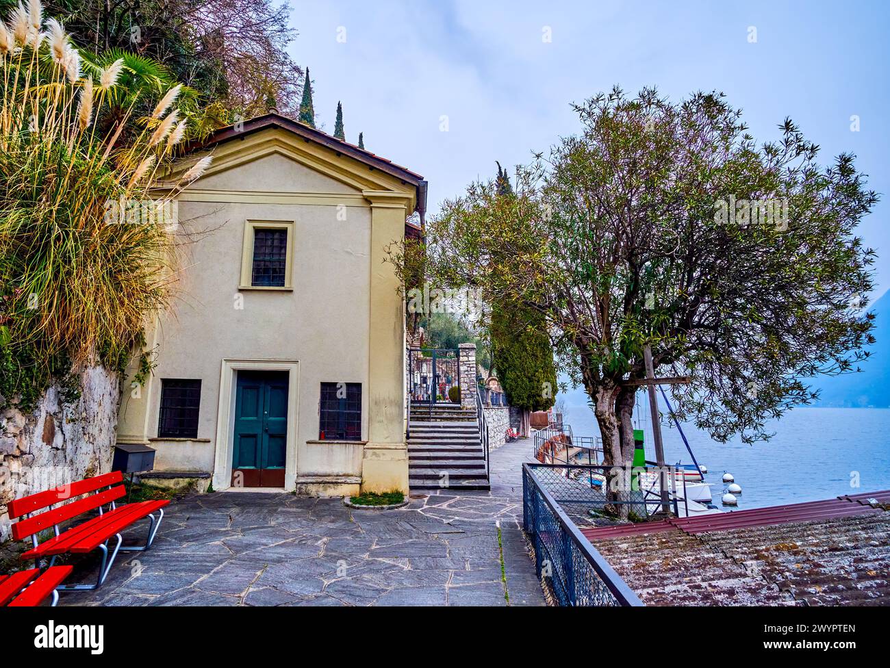La façade de la petite chapelle du cimetière Friedhof Gandria, Suisse Banque D'Images