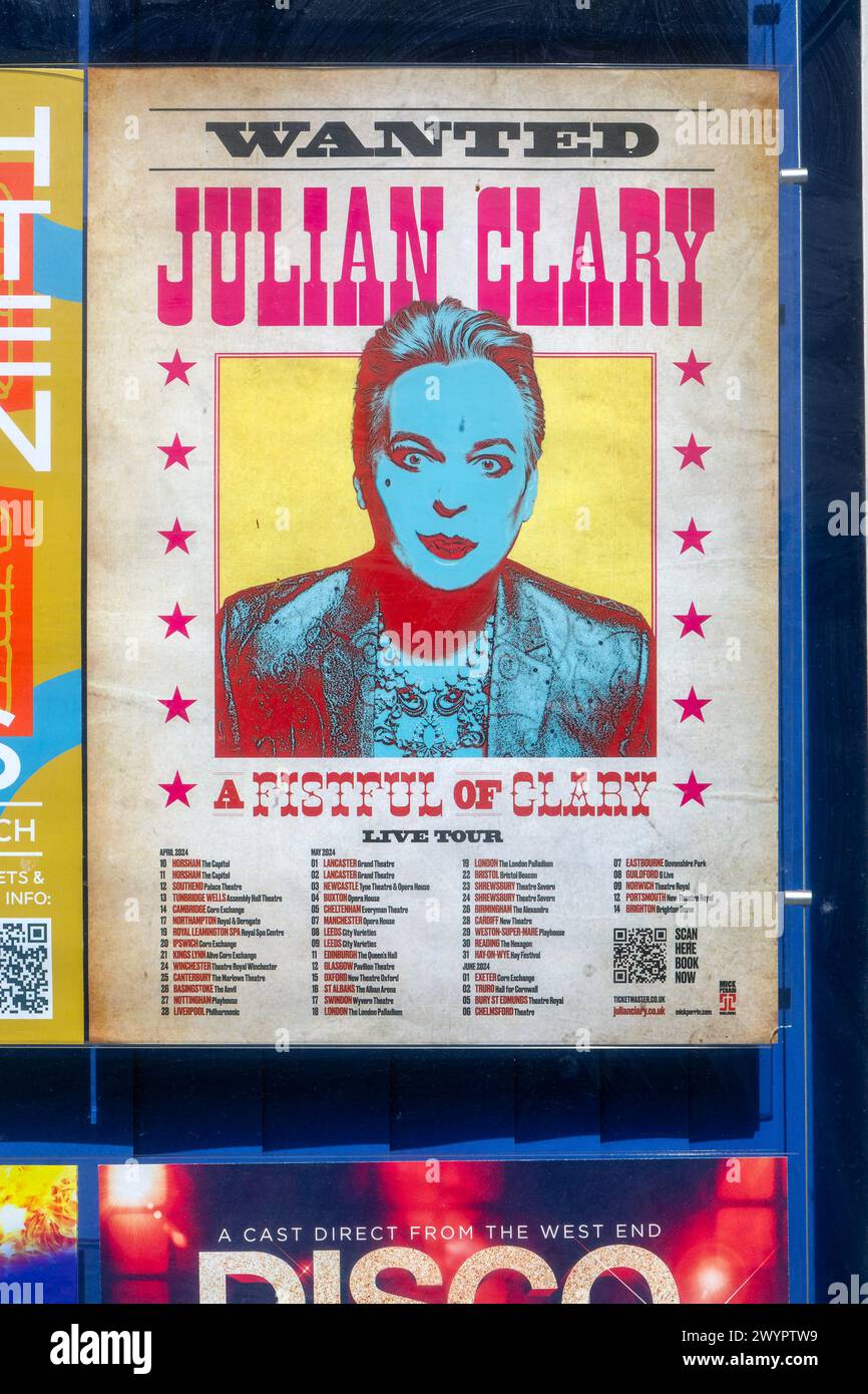 Affiche promotionnelle pour Julian Clary 'Wanted' tournée 2024, Ipswich, Suffolk, Angleterre, Royaume-Uni Banque D'Images