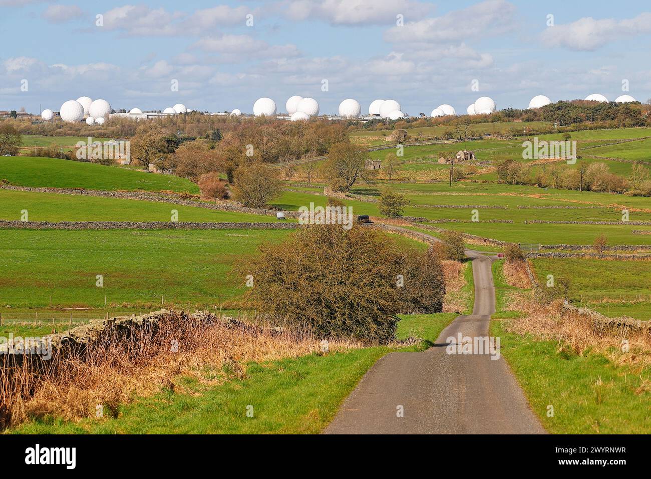 RAF Menwith Hill Listening Station près de Harrogate, North Yorkshire, Royaume-Uni, propriété du ministère de la Défense et exploitée par les forces américaines Banque D'Images