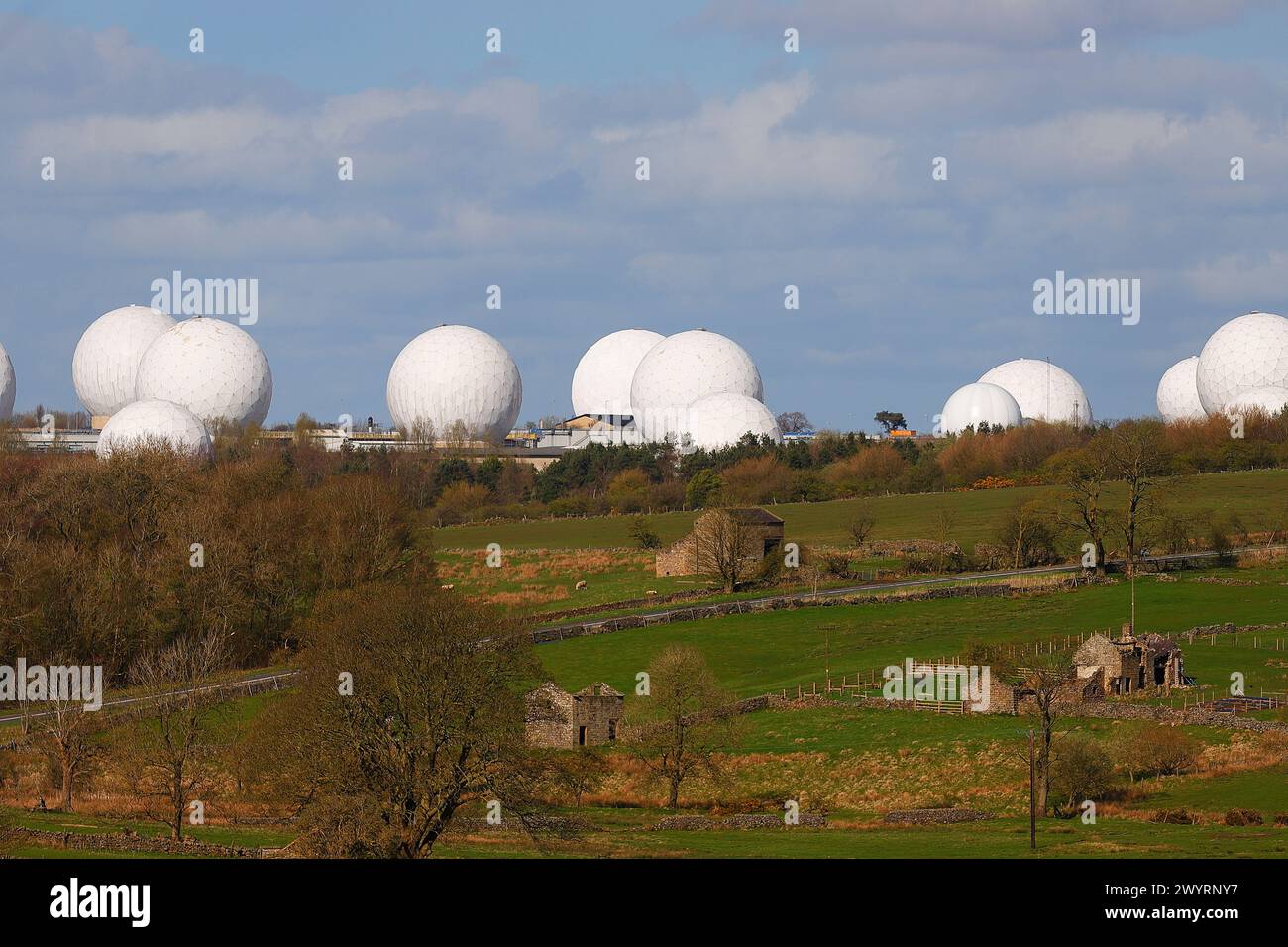 RAF Menwith Hill Listening Station près de Harrogate, North Yorkshire, Royaume-Uni, propriété du ministère de la Défense et exploitée par les forces américaines Banque D'Images