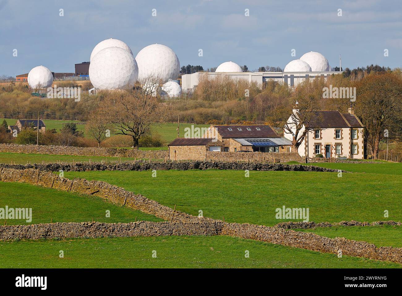 RAF Menwith Hill Listening Station près de Harrogate, North Yorkshire, Royaume-Uni, propriété du ministère de la Défense et exploitée par les forces américaines Banque D'Images