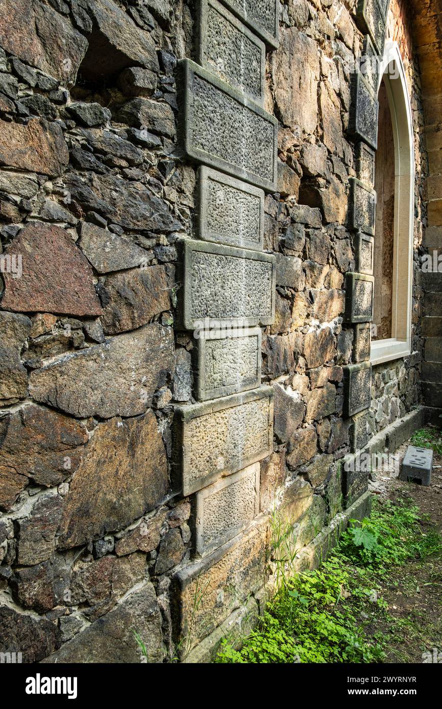 Les ruines de Pillnitz, une ruine néo-gothique artificielle datant de 1785 et une place perdue sur une butte à Pillnitz, Dresde, Saxe, Allemagne. Banque D'Images