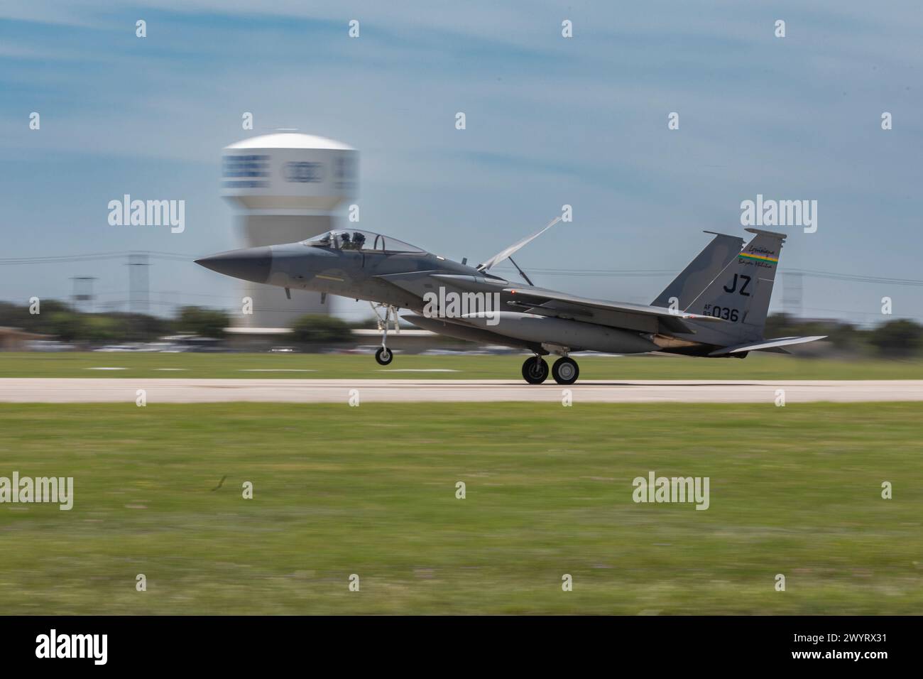 Un F-15 de l'US Air Force se produit à JBSA-Randolph, Texas pour la journée d'entraînement du Great Texas Airshow, le 5 avril 2024 Banque D'Images