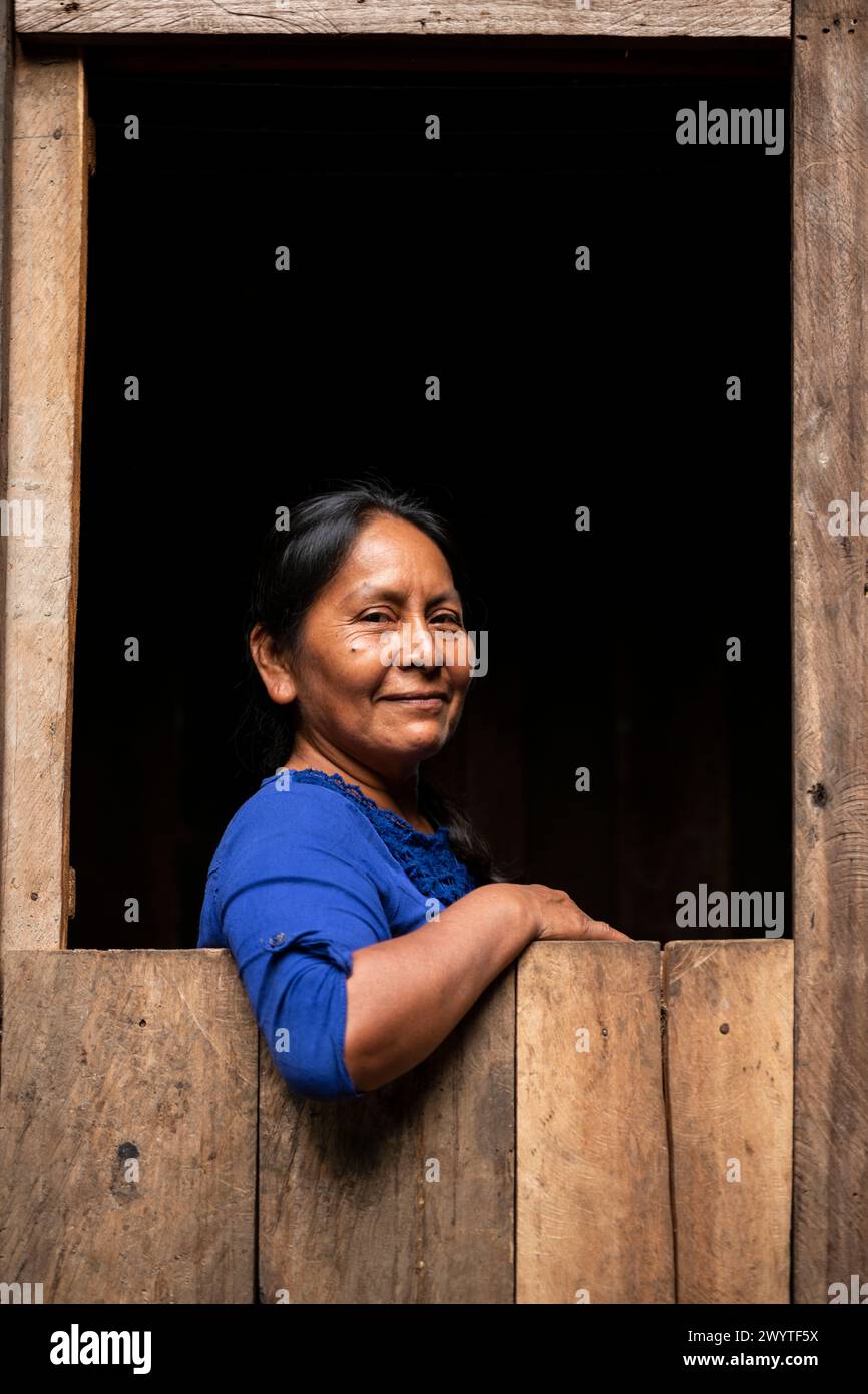 Portrait de Rosa Alvarado, Cotundo,, Province de Napo, Amazonie, Équateur Banque D'Images