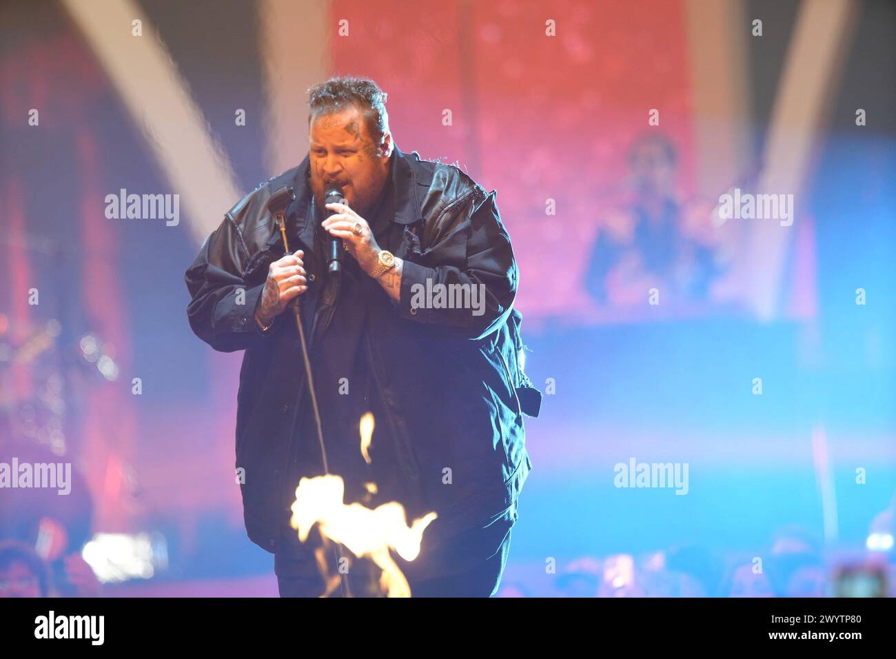 Jelly Roll se produit sur scène lors des CMT Music Awards 2024 au Moody