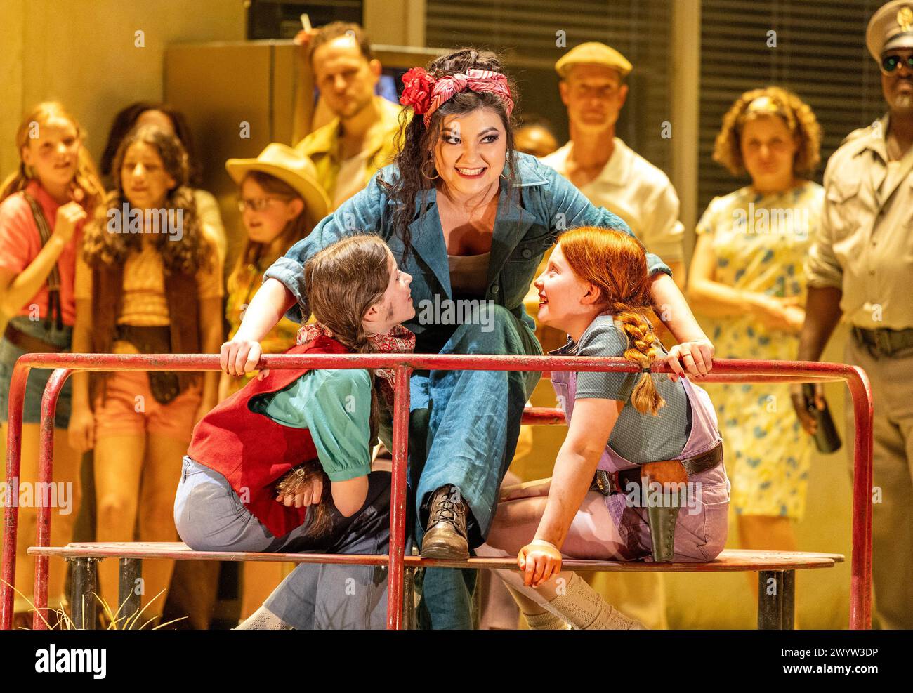 Aigul Akhmetshina (Carmen) in CARMEN at the Royal Opera House, Covent Garden, Londres WC2 05/04/2024 musique : Georges Bizet livret : Henri Meilhac & Ludovic Halevy dramaturg : ELISA Zaninotto chef d'orchestre : Antonello Manacorda décor : Paulo Fantin costumes : Carla Teti éclairage : Alessandro Carletti réalisateur : Damiano Michieletto Banque D'Images