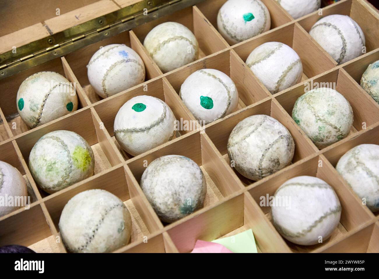 Balles, Jai Alai, Zesta-Punta (pointe du panier), Fronton Atano, Donostia, Saint-Sébastien, Gipuzkoa, pays Basque, Espagne, Europe. Banque D'Images