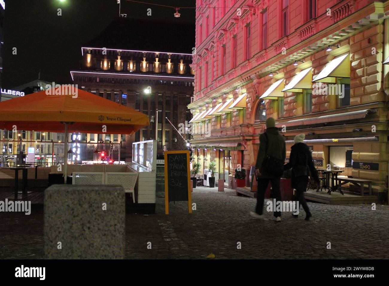 Kalevankatu, Helsinki la nuit en novembre Banque D'Images