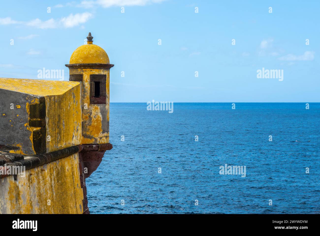 Fort de Sao Tiago et l'océan atlantique à Funchal, île de Madère Portugal Banque D'Images