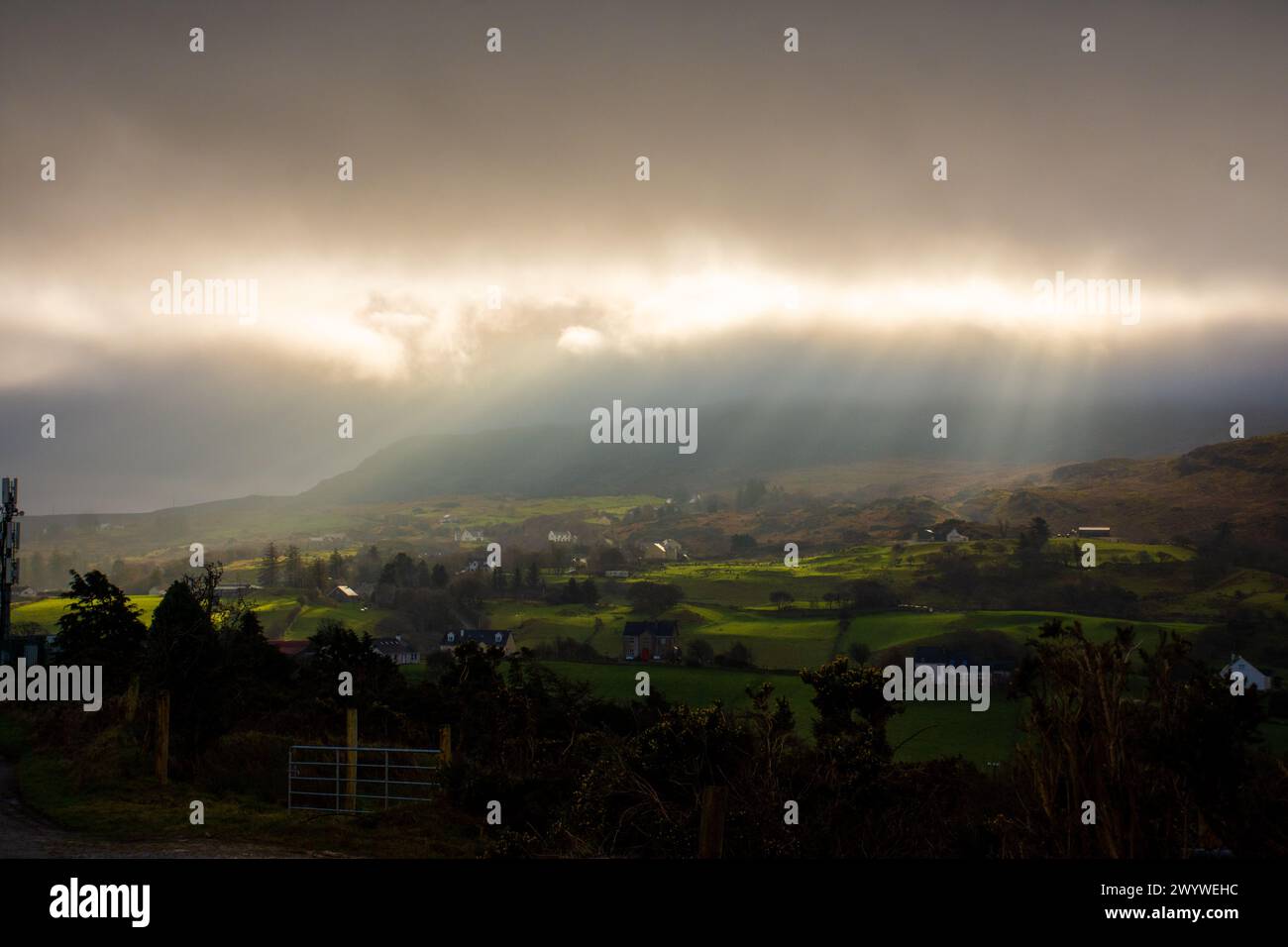 Vue depuis Drumbaron Hill, Ardara, comté de Donegal, Irlande. Climat hivernal spectaculaire sur le Wild Atlantic Way. Banque D'Images