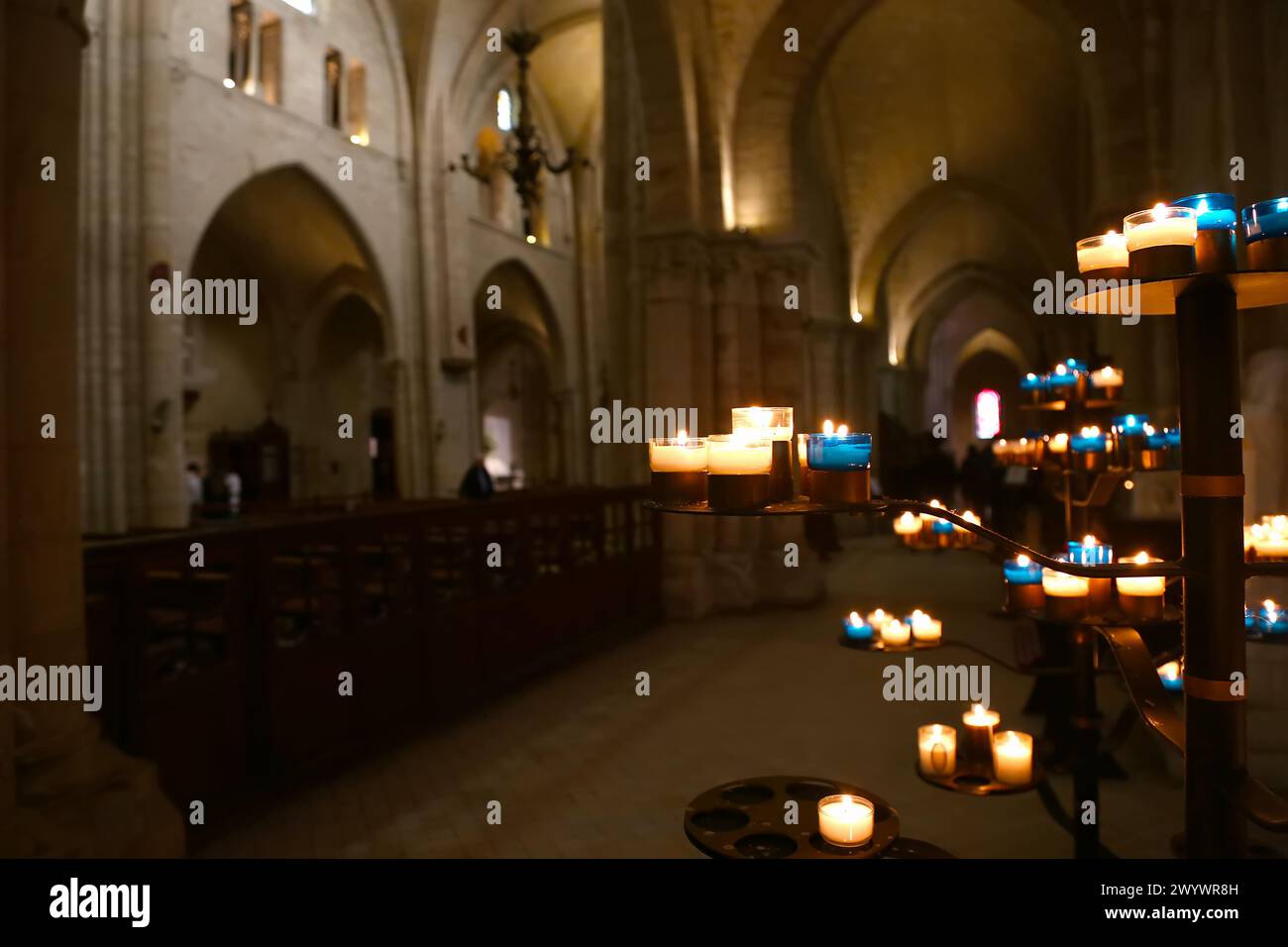 Paris, France - 31 mars 2024 : intérieur de Saint Pierre de Montmartre.vue intérieure de la cathédrale Saint Jean de Montmartre, l'un des plus beaux exemples Banque D'Images