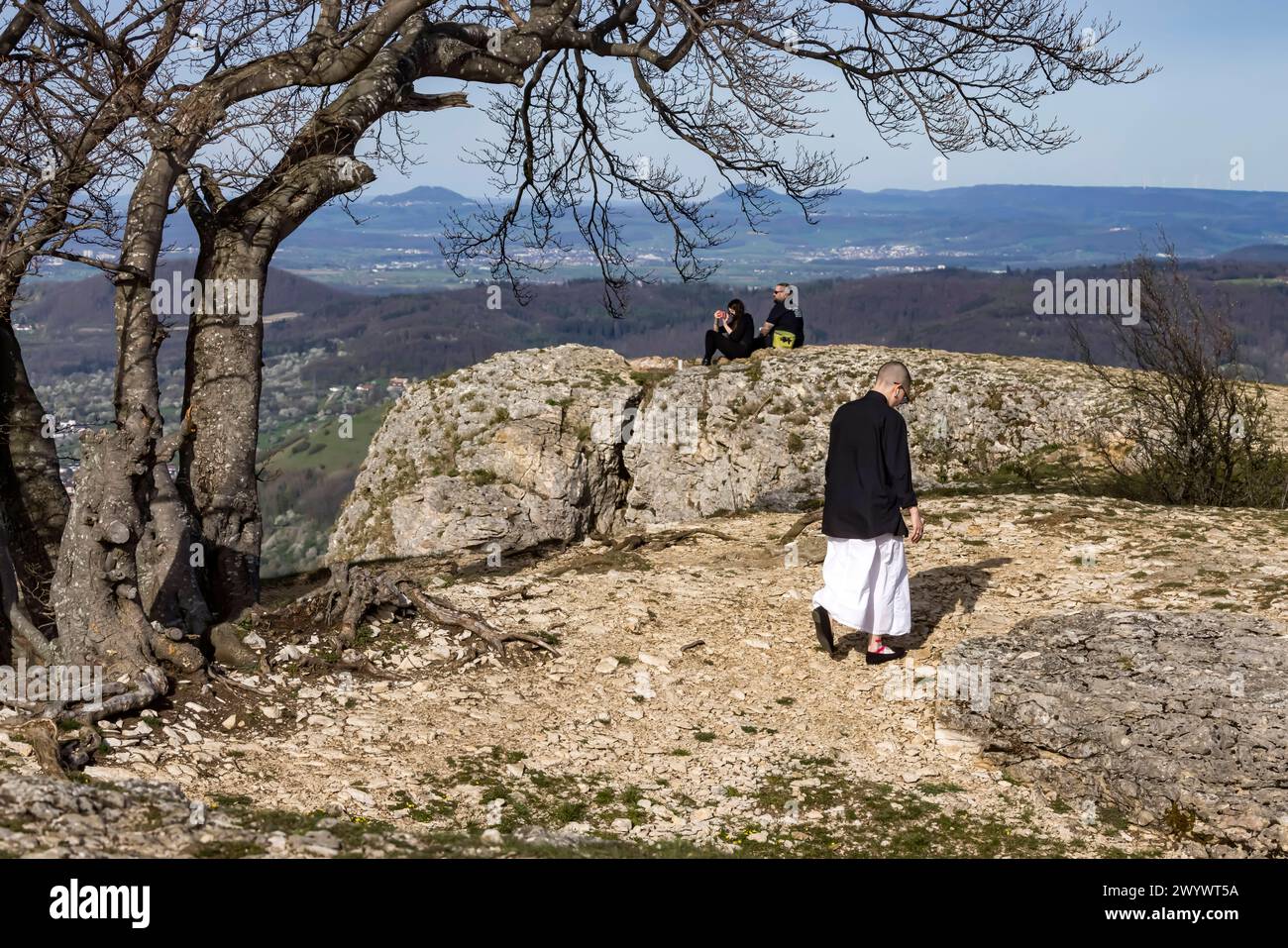 Ausblick vom Breitenstein BEI Ochsenwang auf das Albvorland. // 08.04 2024 : Bissingen an der Teck, Bade-Württemberg, Allemagne, Europe *** vue de Breitenstein près d'Ochsenwang à l'avant-pays d'Alb 08 04 2024 Bissingen an der Teck, Bade-Württemberg, Allemagne, Europe Banque D'Images