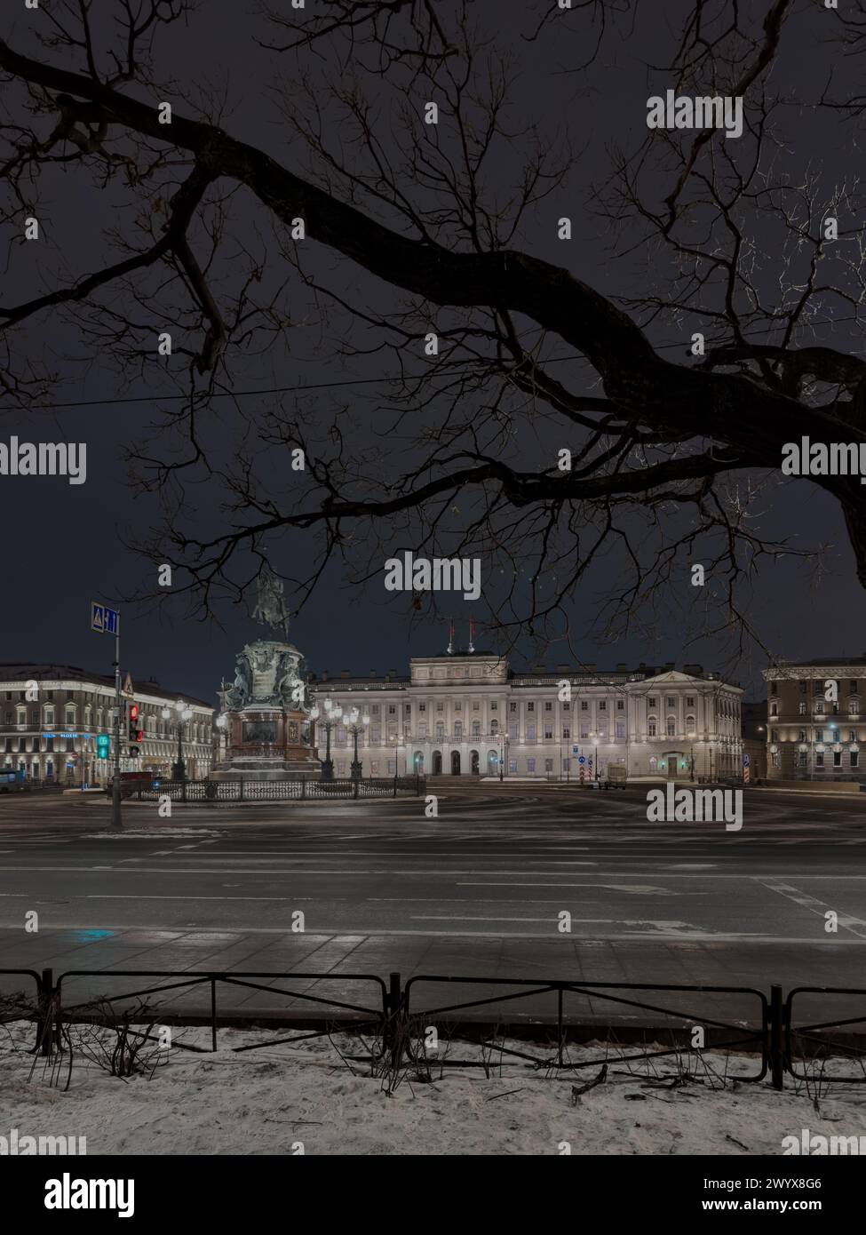 Russie,. Pétersbourg, bâtiment du gouvernement, Palais Mariinsky. Assemblée législative. Architecture historique. Drapeau russe. Banque D'Images