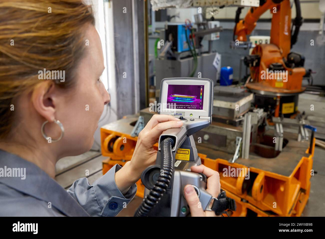 Caméra thermographique, cellule d'estampage à chaud, unité industrielle, industrie automobile, Centre technologique, TECNALIA recherche & innovation, Derio, Bizkaia, pays Basque, Espagne. Banque D'Images