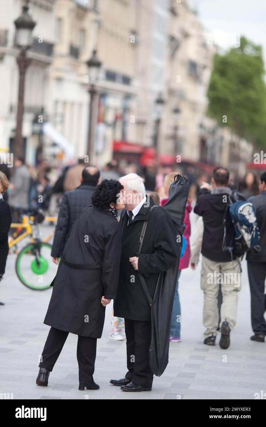 Paris France, les gens sur les champs Elysées en été 2013 Banque D'Images