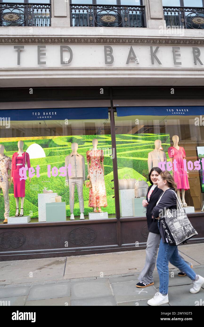 Londres Royaume-Uni , 8 avril 2024. Ted boulanger Londres fermera 15 magasins en Angleterre, les acheteurs devant Regent Street store Londres Angleterre Royaume-Uni. Crédit : Xiu Bao/Alamy Live News Banque D'Images