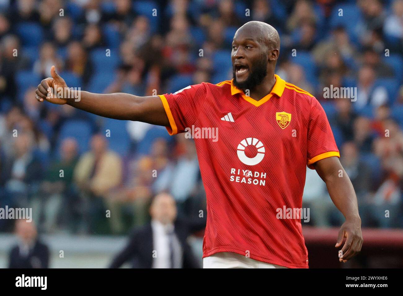 Romelu Lukaku de Roma gestes pendant le match de football de Serie A AS Roma - SS Lazio Stadio Olimpico le 6 avril 2024 à Rome, Italie. Banque D'Images