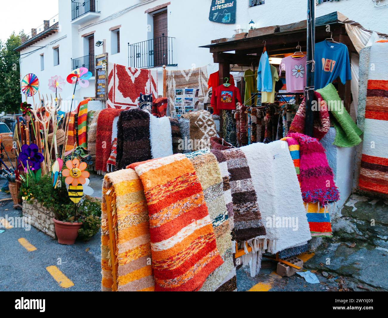 Magasin vendant 'Jarapas', tapis typiques faits à la main de la Alpujarra, Grenade. Capileira, Las Alpujarras, Grenade, Andalucía, Espagne, Europe Banque D'Images