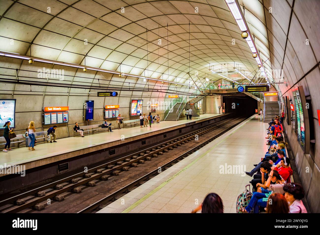 Quais de la gare de San Mamés. Métro de Bilbao. Bilbao, Biscaye, pays Basque, Espagne, Europe Banque D'Images