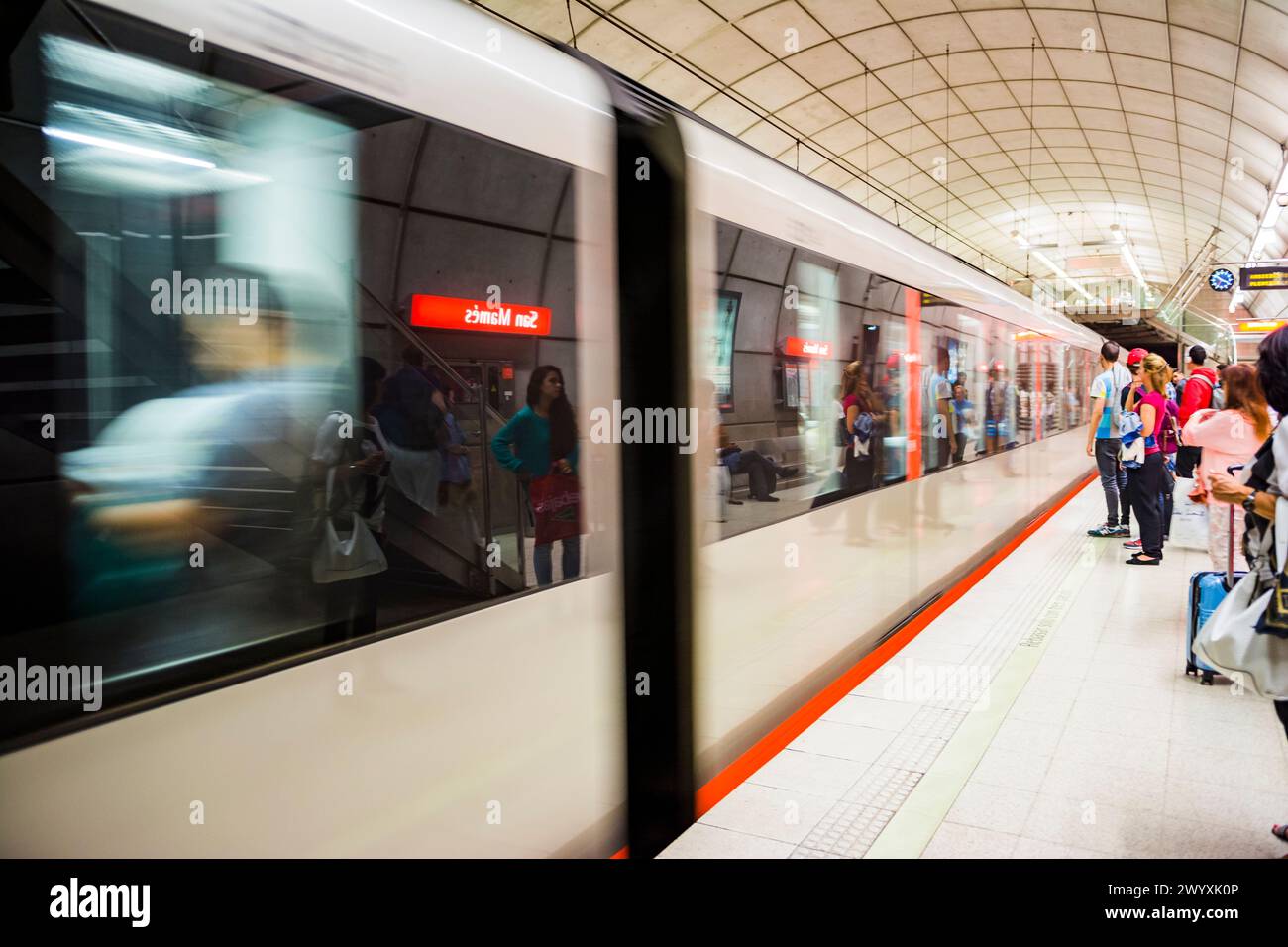 Quais de la gare de San Mamés. Métro de Bilbao. Bilbao, Biscaye, pays Basque, Espagne, Europe Banque D'Images