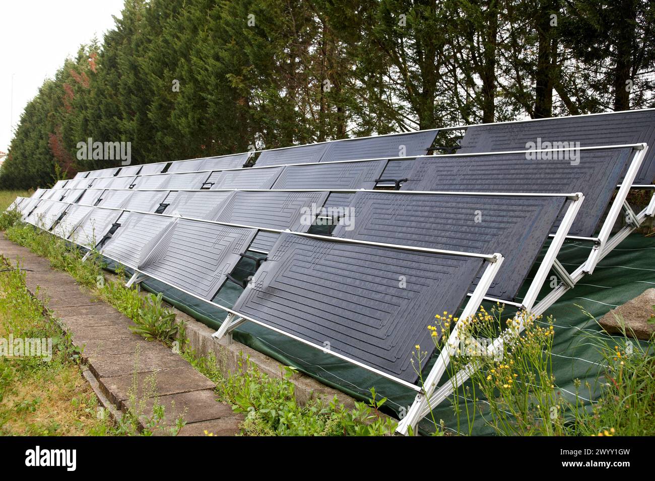 Panneaux solaires thermodynamiques, conditionnement de serres, Neiker-Tecnalia, Parc technologique de Biscaye, Derio, pays Basque, Espagne. Banque D'Images