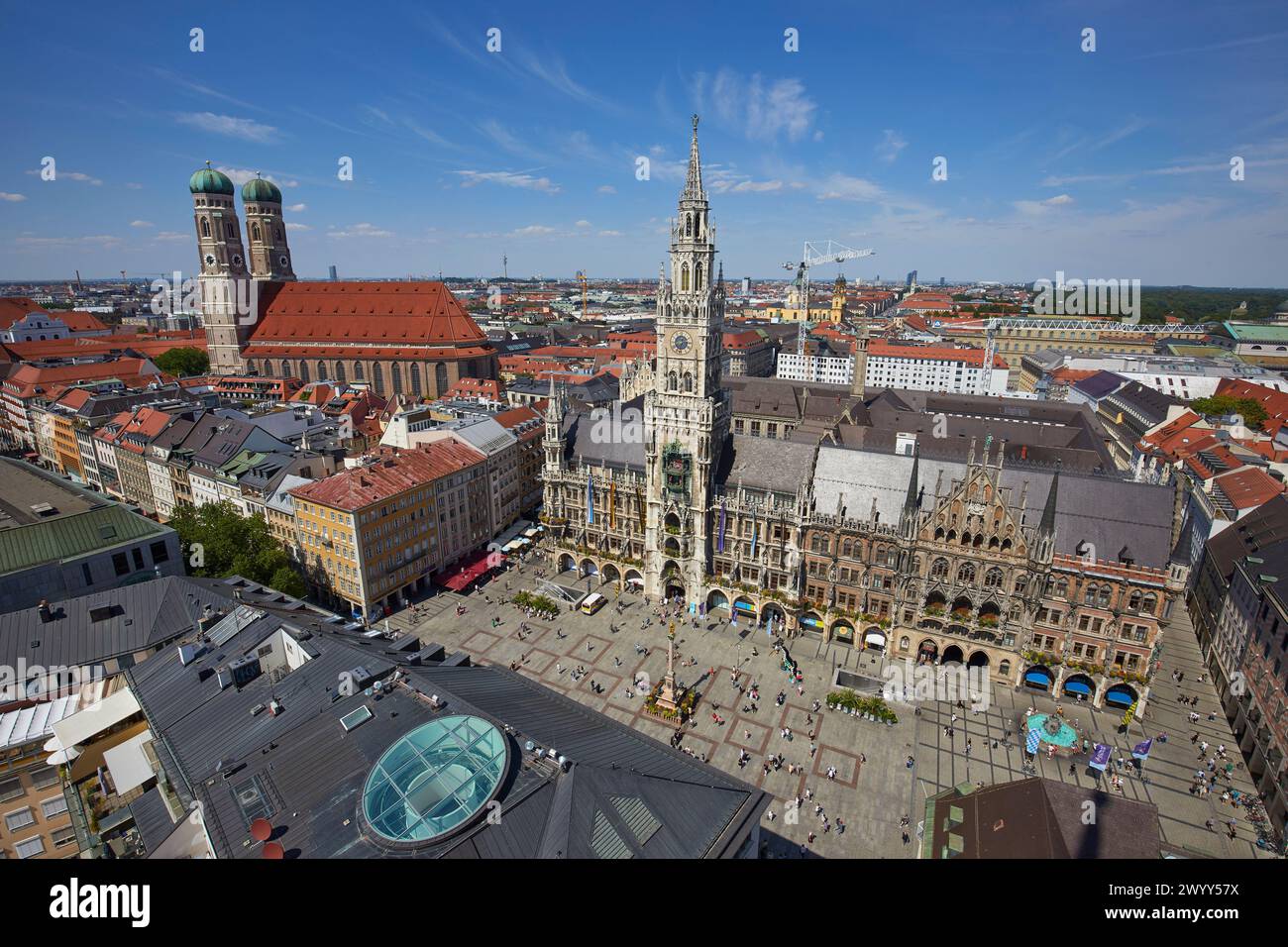 Marienplatz avec Neues Rathaus et Frauenkirche à Munich, Allemagne Banque D'Images