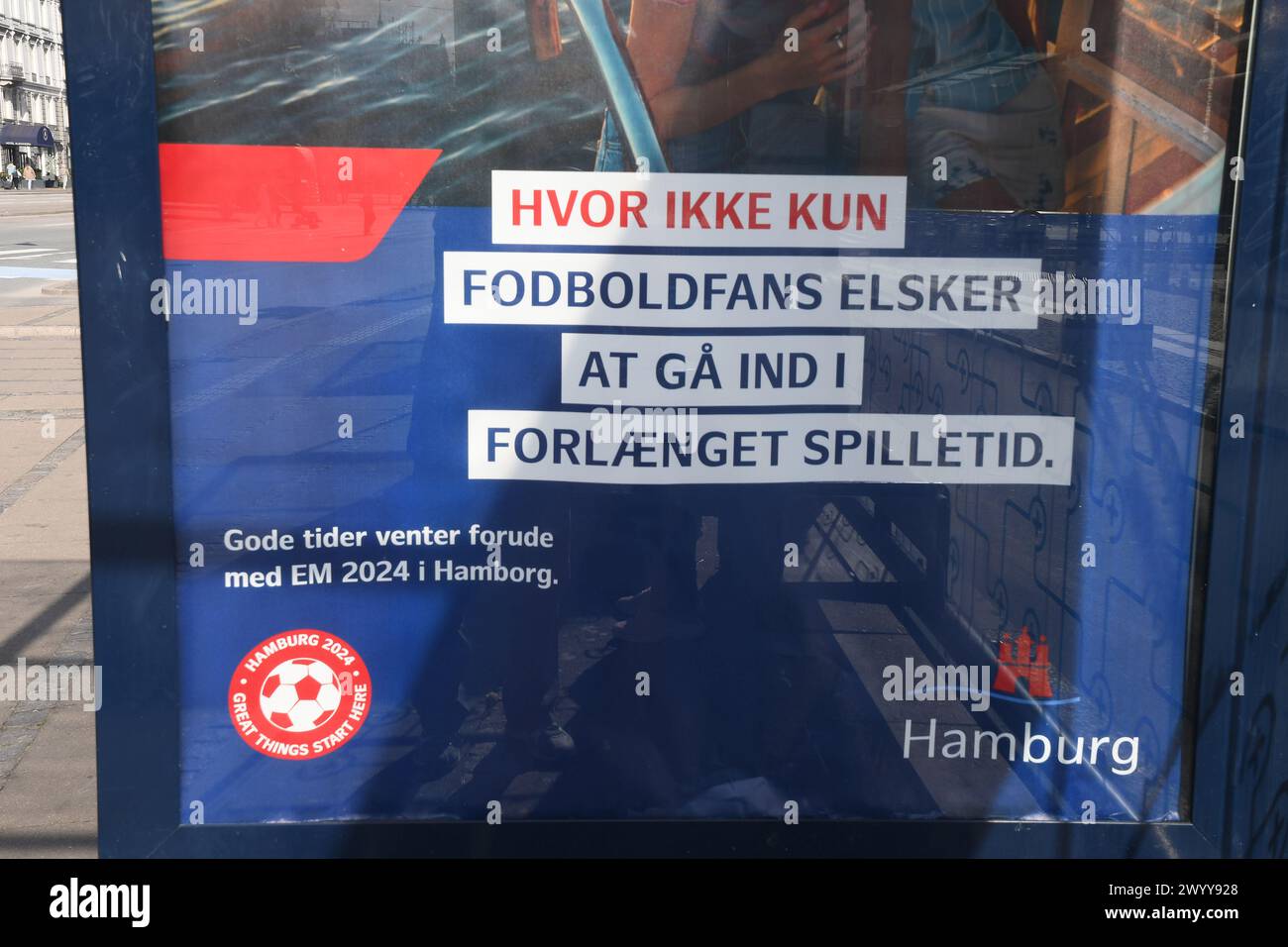 Copenhague/ Danemark/08 avril 2024/Billbaord aux arrêts de bus danois de Hambourg EM 2024 message à danois pour visiter Hambourg 2024 pour le jeu EM 2024 .(photo.Francis Joseph Dean/Dean Pictures) Banque D'Images