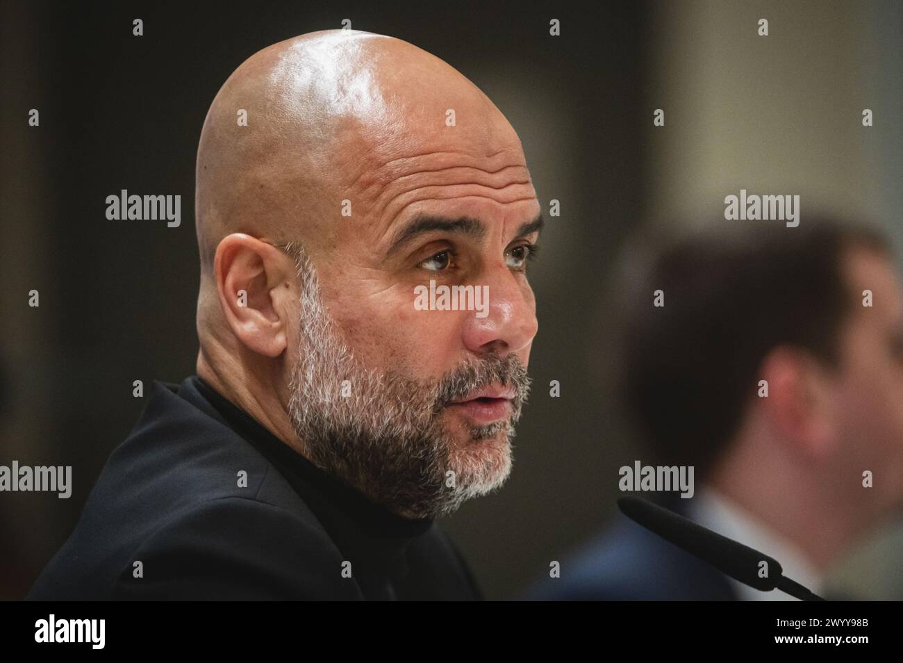 Madrid, Espagne. 08 avril 2024. PEP Guardiola, entraîneur de Manchester City, vu parler lors de la conférence de presse un jour avant le quart de finale du match de football de première manche de la Ligue des Champions contre le Real Madrid au stade Santiago Bernabeu à Madrid. Crédit : Agence photo indépendante/Alamy Live News Banque D'Images