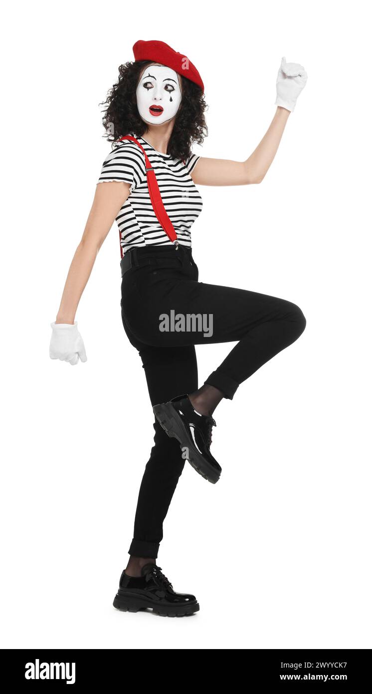 Mime drôle avec béret posant sur fond blanc Banque D'Images