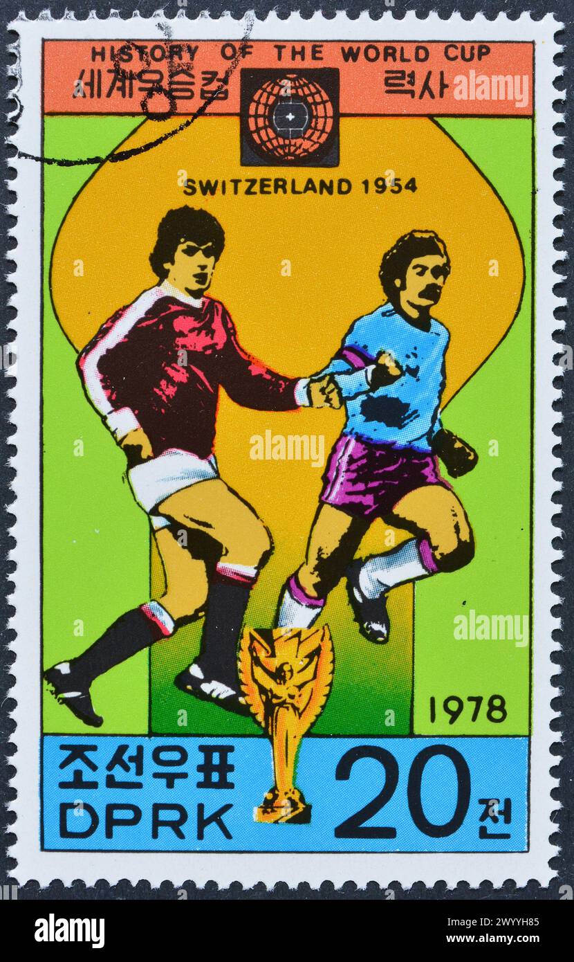 Timbre-poste annulé imprimé par la Corée du Nord, qui promeut l'histoire de la coupe du monde - France 1938, vers 1978. Banque D'Images