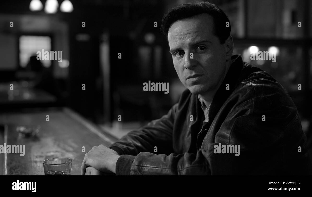 Ripley (2024) mini-série télévisée basée sur une adaptation des romans Ripley de Patricia Highsmith mettant en vedette Andrew Scott dans le rôle de grifter Tom Ripley vivant à New York dans les années 1960 est embauché par un homme riche pour commencer une vie complexe de tromperie, de fraude et de meurtre. Publicité toujours de la saison 1, épisode 1 Un homme difficile à trouver.***USAGE ÉDITORIAL SEULEMENT*** crédit : BFA / Netflix Banque D'Images