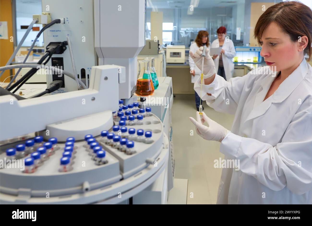 GC / MS. Chromatographe en phase gazeuse avec détecteur de masse. Analyse des composés organiques dans les extraits obtenus prétraitement des échantillons. Laboratoire organique. Division de l'énergie et de l'environnement. TECNALIA recherche et innovation. Donostia. San Sebastian. Gipuzkoa. Pays Basque. Espagne. Europe. Banque D'Images