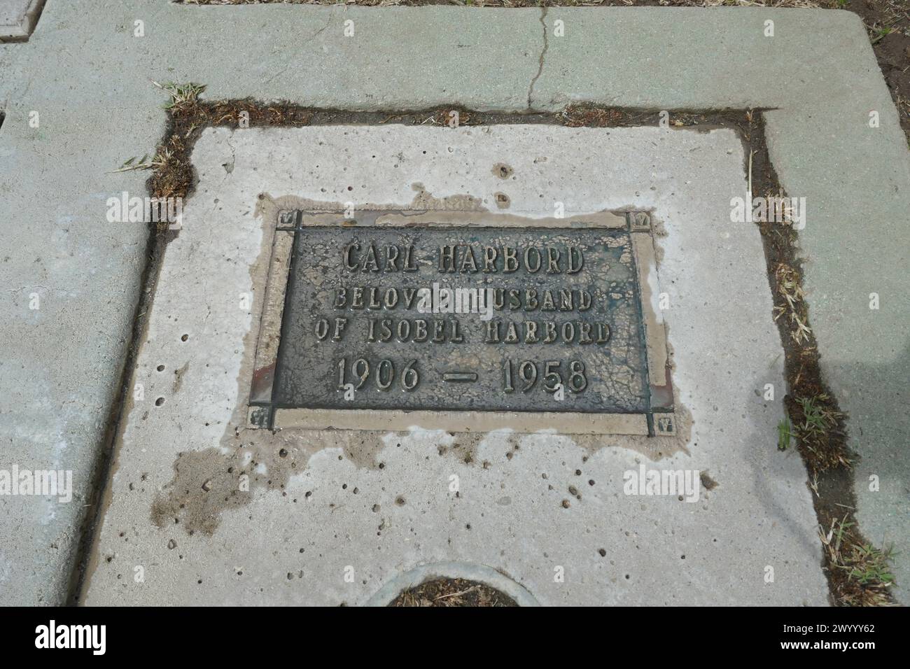 North Hollywood, Californie, USA 5 avril 2024 L'acteur Carl Harbord tombe dans Meditation Garden au Pierce Brothers Valhalla Memorial Park le 5 avril 2024 à North Hollywood, Californie, USA. Photo de Barry King/Alamy Stock photo Banque D'Images