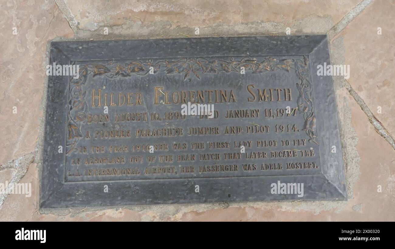 North Hollywood, Californie, États-Unis 5 avril 2024 le pionnier de l'aviation Hilder Smith tombe dans Portal of Folded Wings au Pierce Brothers Valhalla Memorial Park le 5 avril 2024 à North Hollywood, Californie, États-Unis. Photo de Barry King/Alamy Stock photo Banque D'Images