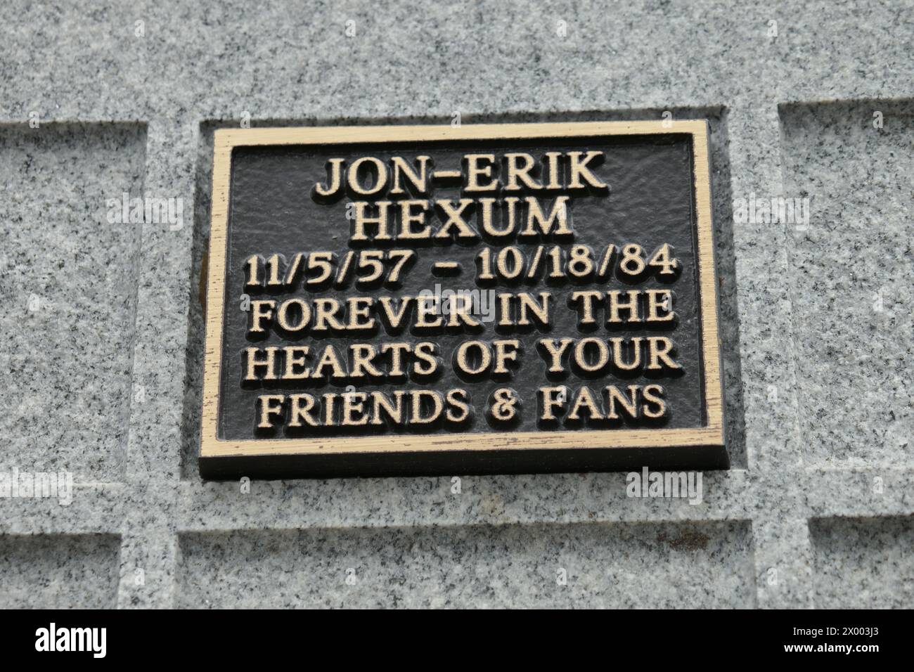 North Hollywood, Californie, USA 5 avril 2024 L'acteur Jon-Erik Hexum Marker au Pierce Brothers Valhalla Memorial Park le 5 avril 2024 à North Hollywood, Californie, USA. Photo de Barry King/Alamy Stock photo Banque D'Images