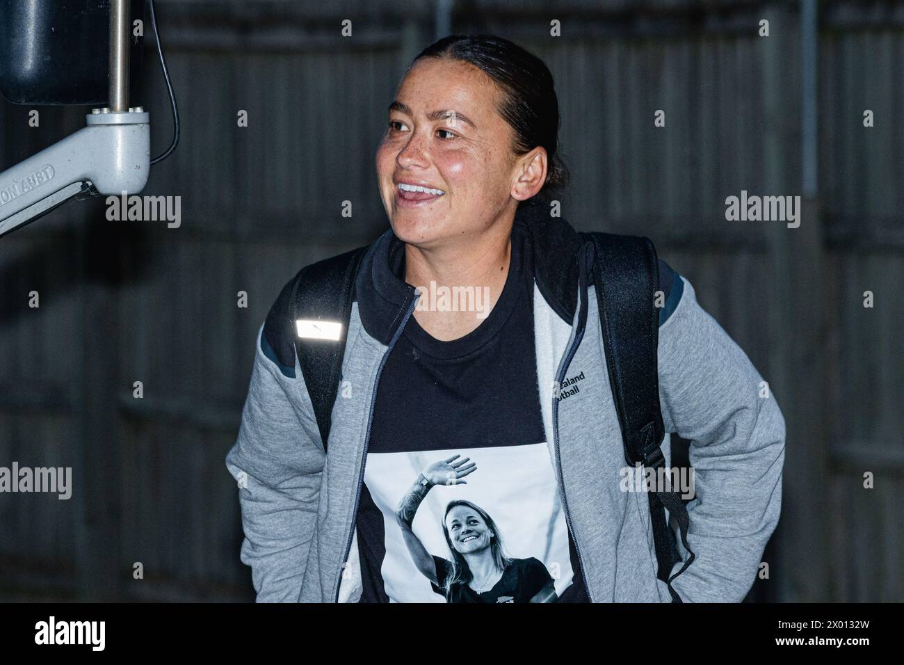 Le capitaine néo-zélandais Ali Riley descend de l'entraîneur de bonne humeur avant l'international amical entre la Nouvelle-Zélande et la Thaïlande au stade Apollo Projects à Christchurch, en Nouvelle-Zélande. Crédit : James Foy / Alamy Live News Banque D'Images