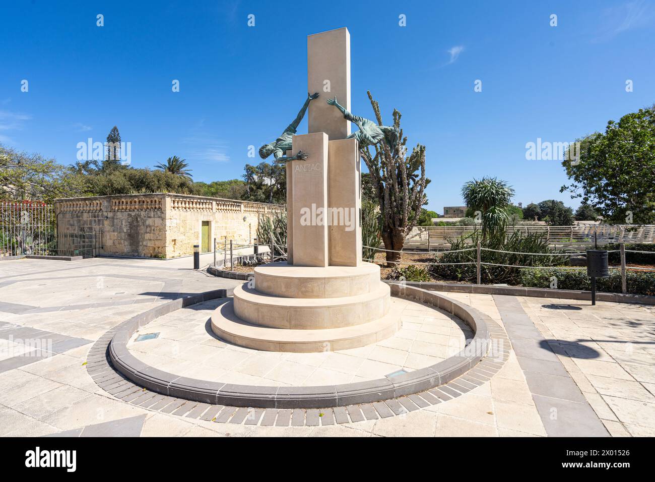 Valletta, Malte, 3 avril 2024. Le monument de l'ANZAC à la préparation James Bastion dans le jardin botanique Argotti à Floriana Banque D'Images